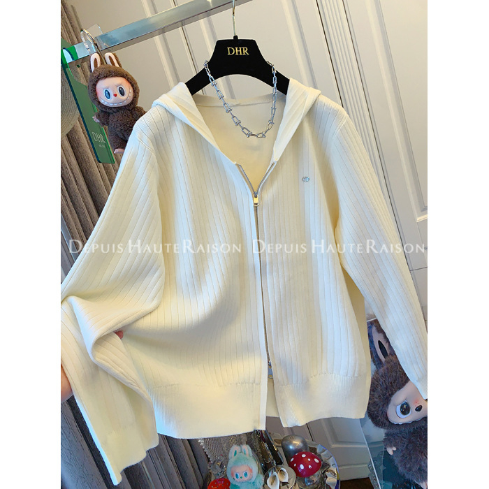 Adīts apģērbs ar kapuci, brīvu griezumu, garās piedurknes, spandeksa materiāls, rudens 2025