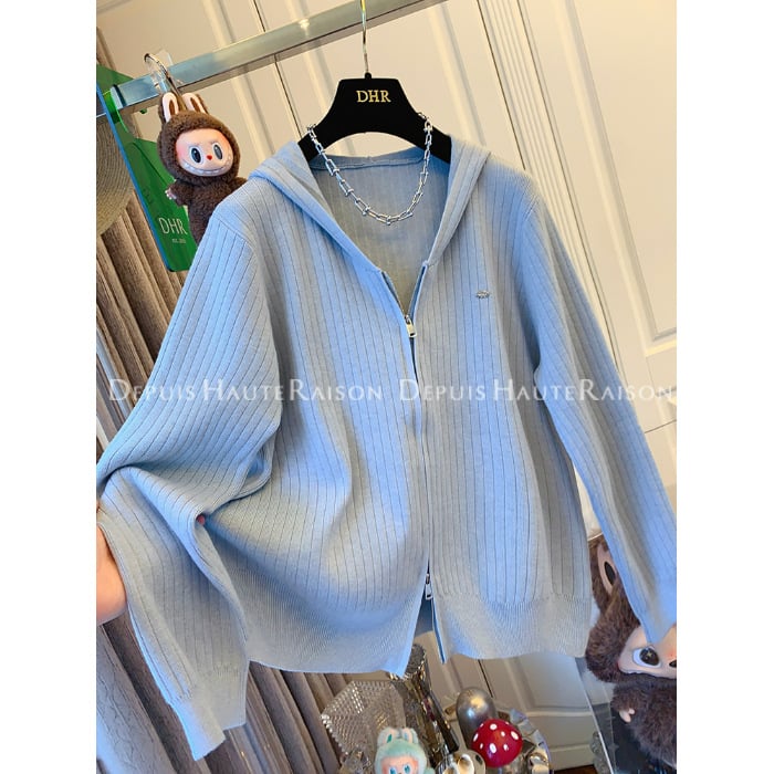 Adīts apģērbs ar kapuci, brīvu griezumu, garās piedurknes, spandeksa materiāls, rudens 2025