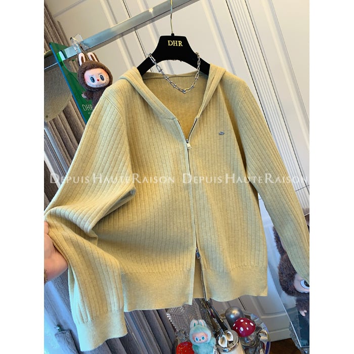 Adīts apģērbs ar kapuci, brīvu griezumu, garās piedurknes, spandeksa materiāls, rudens 2025