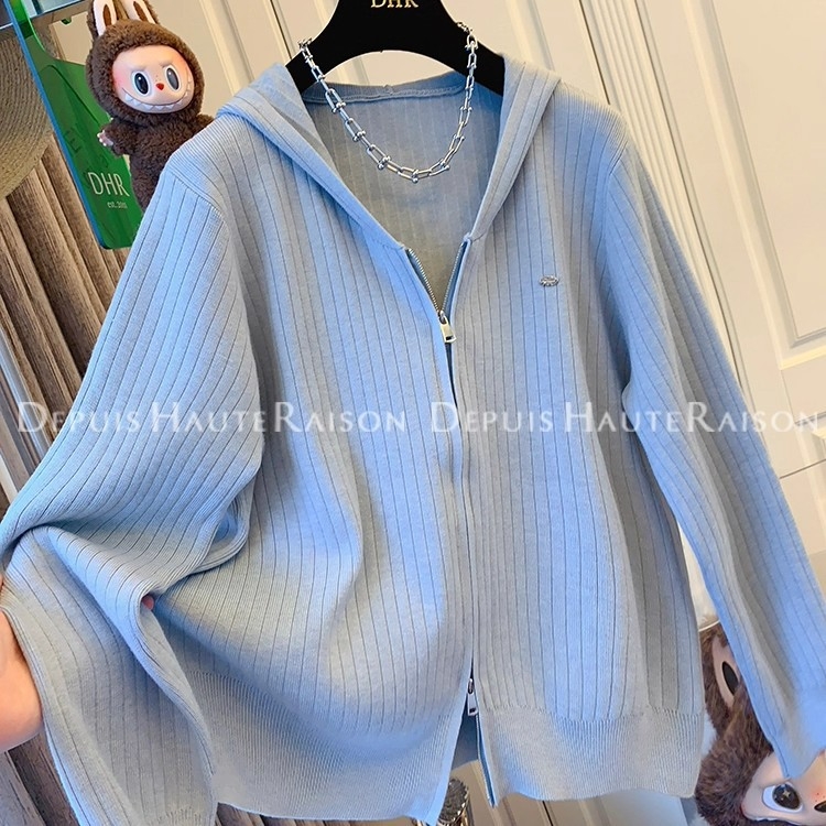 Adīts apģērbs ar kapuci, brīvu griezumu, garās piedurknes, spandeksa materiāls, rudens 2025