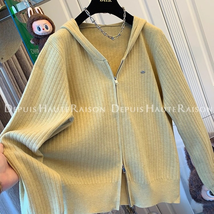 Adīts apģērbs ar kapuci, brīvu griezumu, garās piedurknes, spandeksa materiāls, rudens 2025