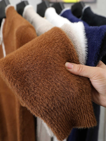 Siltas džemperis ar biezinātu flīsa odere, stāvošā apkakle, Vinylon/Nylon audums, ziedu raksts, Ziemas 2024