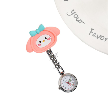 Часовник с карикатурна медицинска сестра за жени - аналогов дисплей с указатели, електронно движение, кръгъл циферблат, силиконов корпус, стоманена гривна