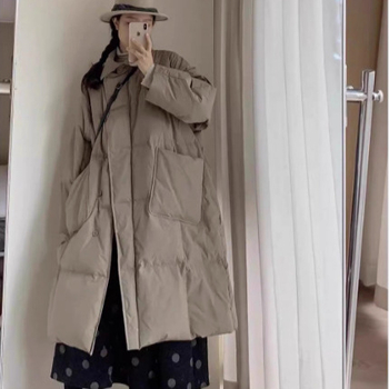 Női téli pehelydzseki poliészter fő anyaggal, pehelytartalom 50%, töltet 301–350 g, középméretű hossz (65–80 cm)