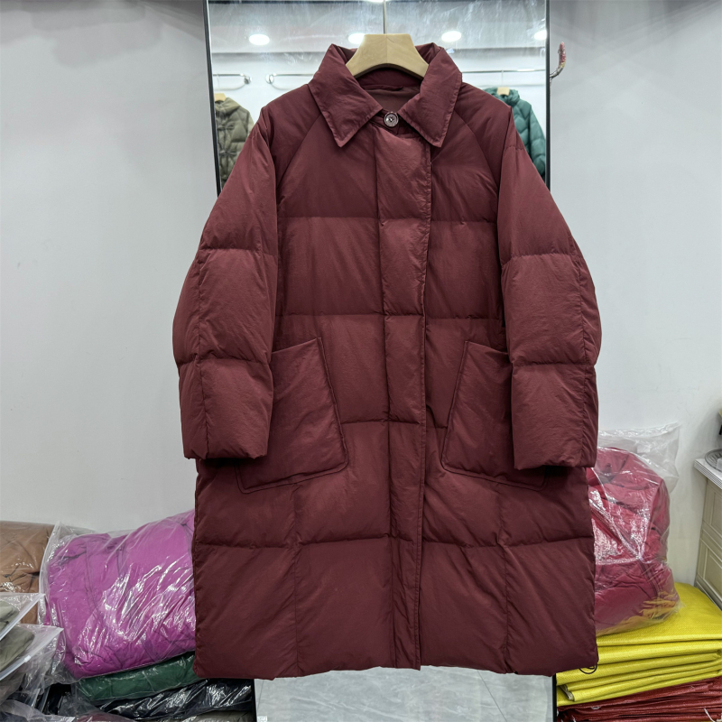 Női téli pehelydzseki poliészter fő anyaggal, pehelytartalom 50%, töltet 301–350 g, középméretű hossz (65–80 cm)