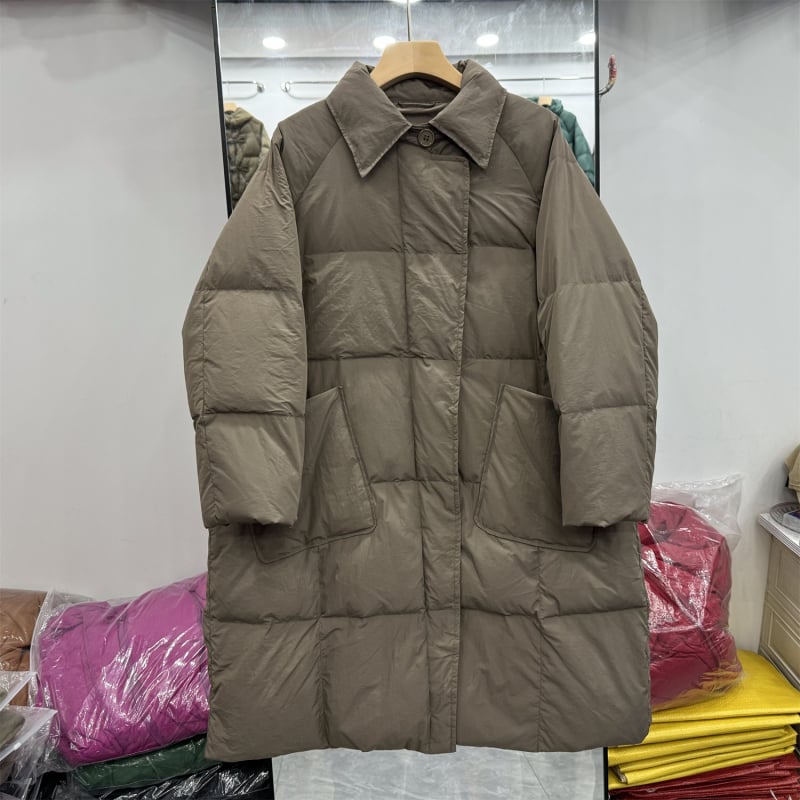 Női téli pehelydzseki poliészter fő anyaggal, pehelytartalom 50%, töltet 301–350 g, középméretű hossz (65–80 cm)