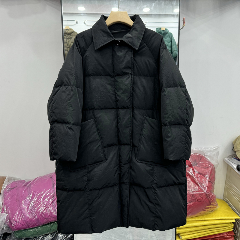 Női téli pehelydzseki poliészter fő anyaggal, pehelytartalom 50%, töltet 301–350 g, középméretű hossz (65–80 cm)