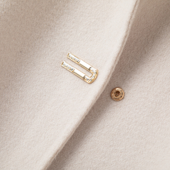 Γυναικείο παλτό από μαλλί με γιακά κούκλας, στενή γραμμή, μεσαίου μήκους, μακριά μανίκια, μονοκόμματο κούμπωμα