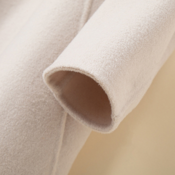 Γυναικείο παλτό από μαλλί με γιακά κούκλας, στενή γραμμή, μεσαίου μήκους, μακριά μανίκια, μονοκόμματο κούμπωμα