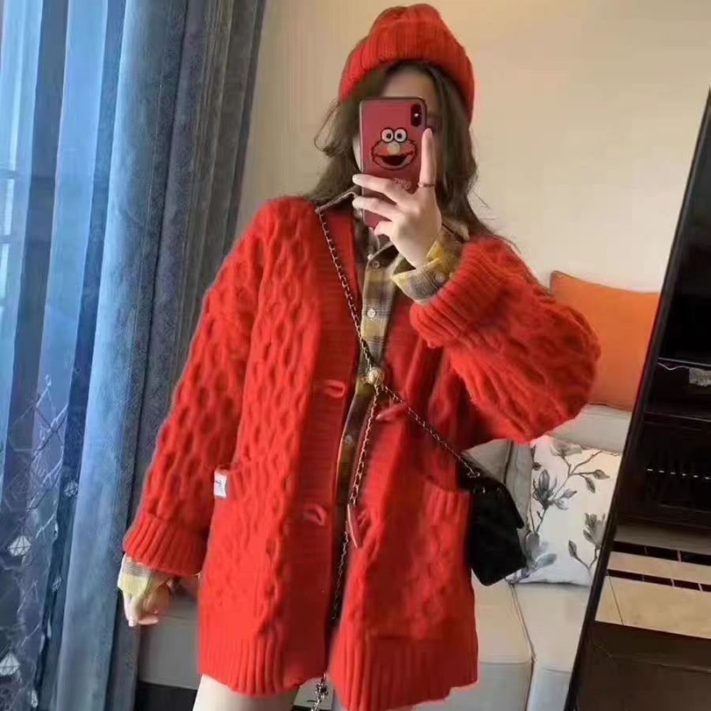 Megztinis kardiganas su ragų mygtukais, V kaklo iškirptė, laisvo kirpimo vidutinio ilgio siluetas, chenille audinys su spandeksu