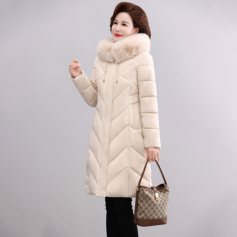 Moteriškos ilgos pūkuotos striukė su dirbtinio kailio apykakle, užtrauktukas priekyje, išorinis poliesteris 95%+