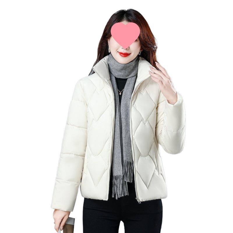 Moteriška medvilninė pūkų striukė – korėjietiško stiliaus, ilgomis rankovėmis, stovinti apykaklė, užsegimas vienu mygtuku, vidutinio storio, vientisas modelis