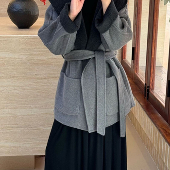 Moteriškas chenille paltas su gobtuvu, su spandeksu, laisvas kirpimas, trumpas ilgis, raištelių užsegimas