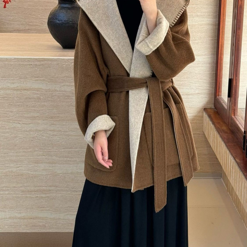 Moteriškas chenille paltas su gobtuvu, su spandeksu, laisvas kirpimas, trumpas ilgis, raištelių užsegimas