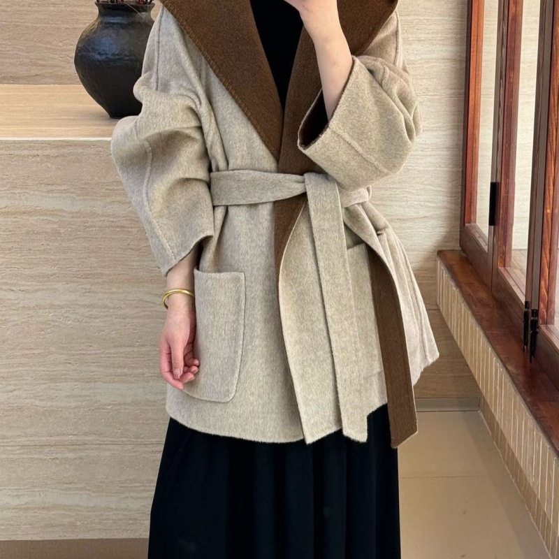 Moteriškas chenille paltas su gobtuvu, su spandeksu, laisvas kirpimas, trumpas ilgis, raištelių užsegimas