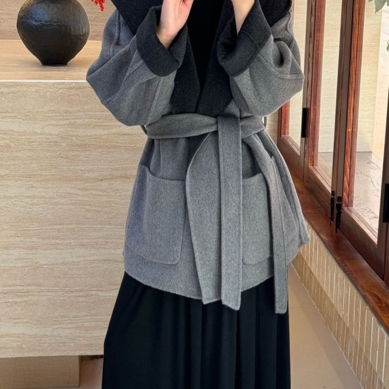 Moteriškas chenille paltas su gobtuvu, su spandeksu, laisvas kirpimas, trumpas ilgis, raištelių užsegimas