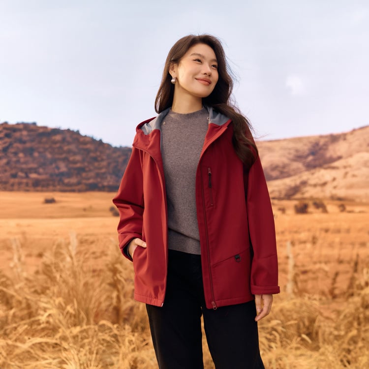 Γυναικείο μπουφάν από πολυεστέρα με κουκούλα και φερμουάρ, στενή γραμμή, κεντημένες λεπτομέρειες, κομψό αστικό στυλ