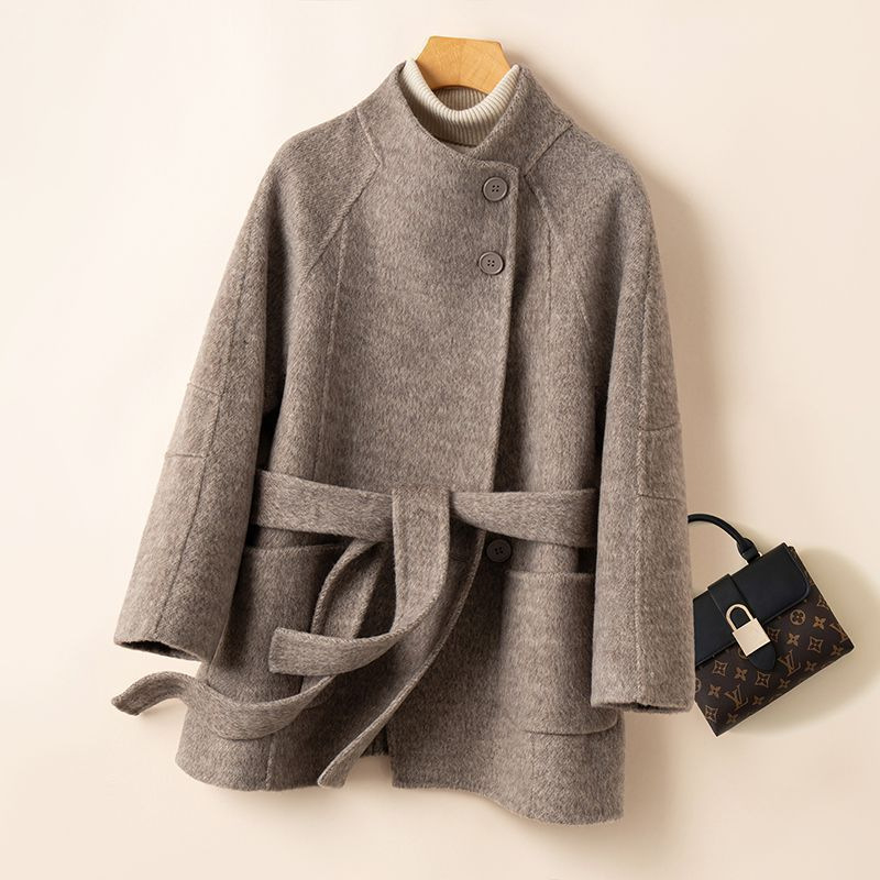 Moteriški trumpas Chenille paltas su stovinčia apykakle, laisvas kirpimas, 3/4 rankovės, japonų–korėjietiškas laisvalaikio stilius
