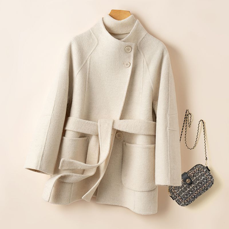 Moteriški trumpas Chenille paltas su stovinčia apykakle, laisvas kirpimas, 3/4 rankovės, japonų–korėjietiškas laisvalaikio stilius