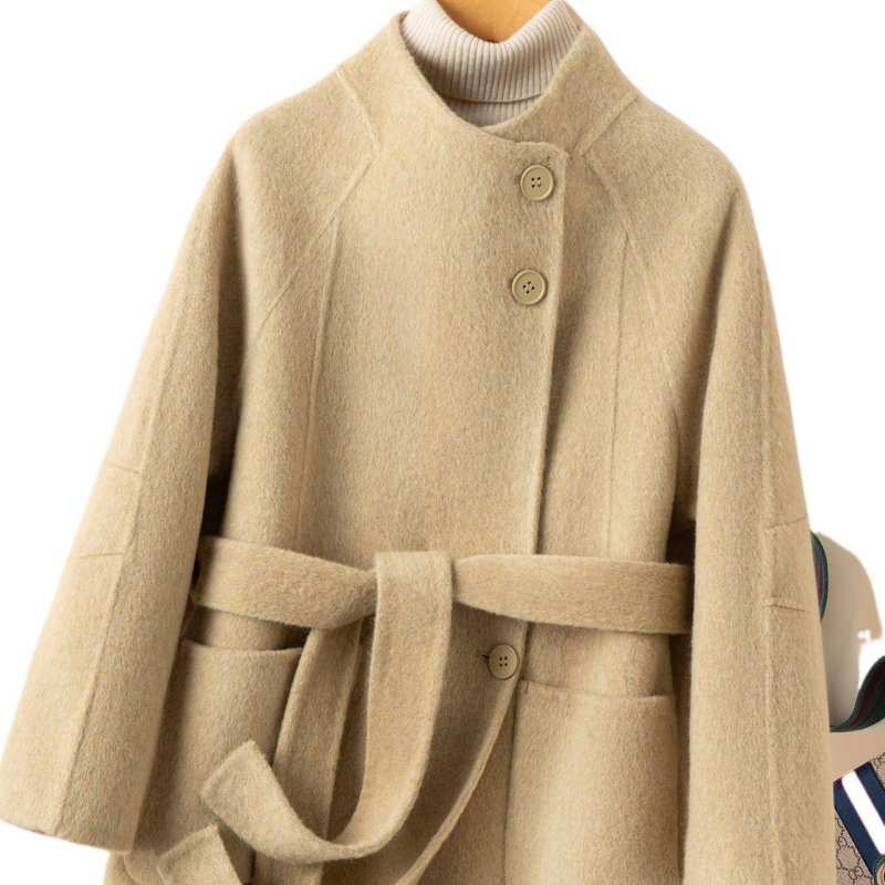 Moteriški trumpas Chenille paltas su stovinčia apykakle, laisvas kirpimas, 3/4 rankovės, japonų–korėjietiškas laisvalaikio stilius