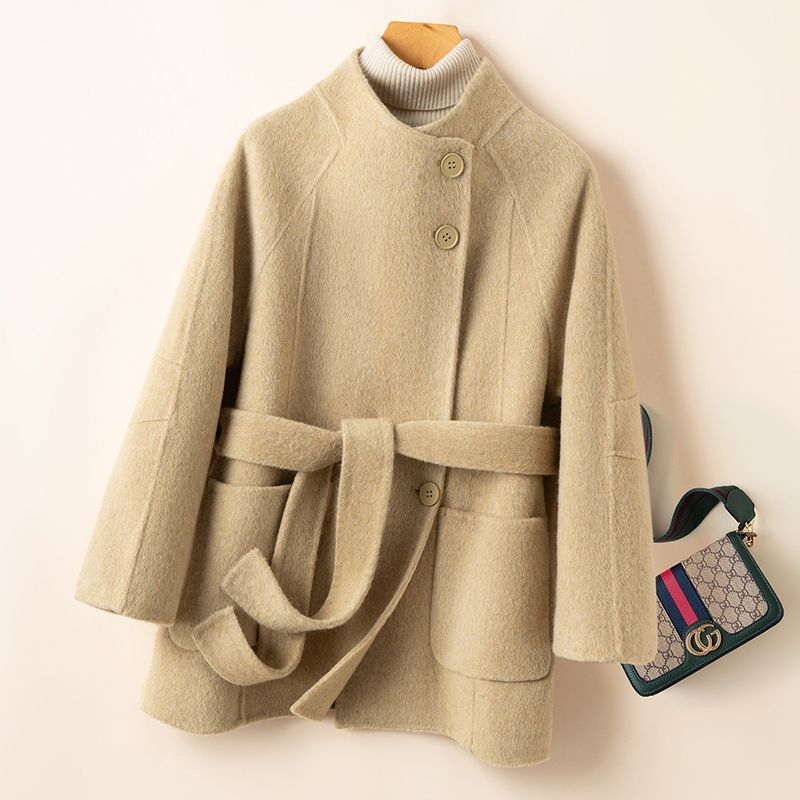 Moteriški trumpas Chenille paltas su stovinčia apykakle, laisvas kirpimas, 3/4 rankovės, japonų–korėjietiškas laisvalaikio stilius