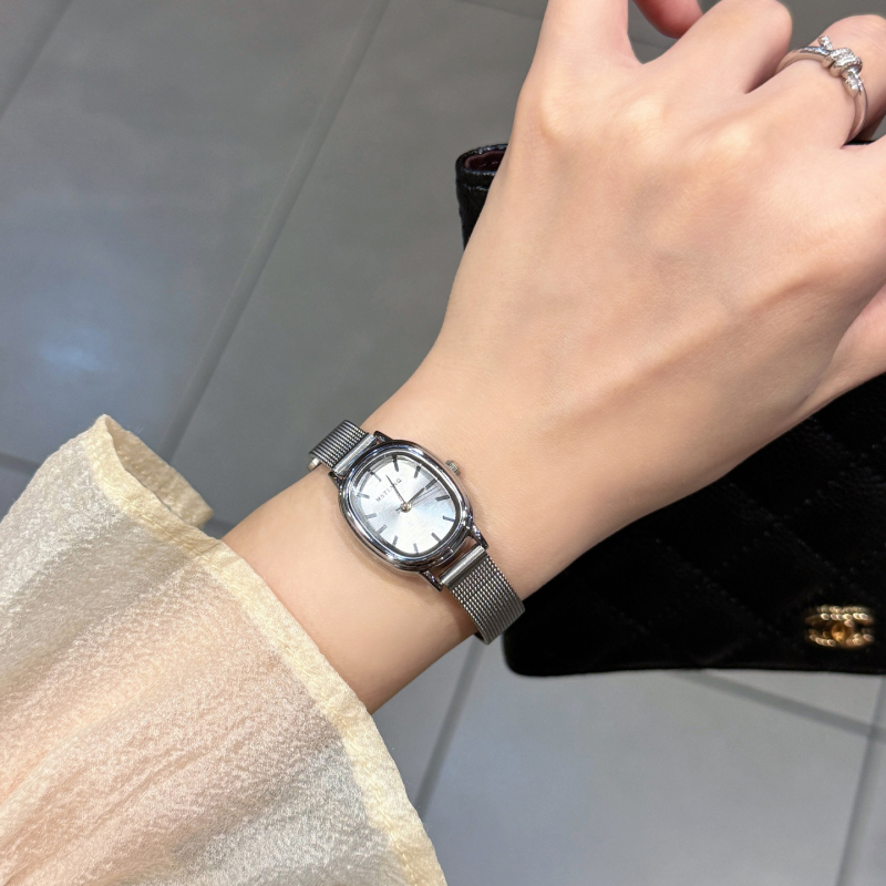 Дамски овален ретро часовник с кварцов механизъм, корпус от сплав, каишка от неръждаема стомана, водоустойчивост до 10 м