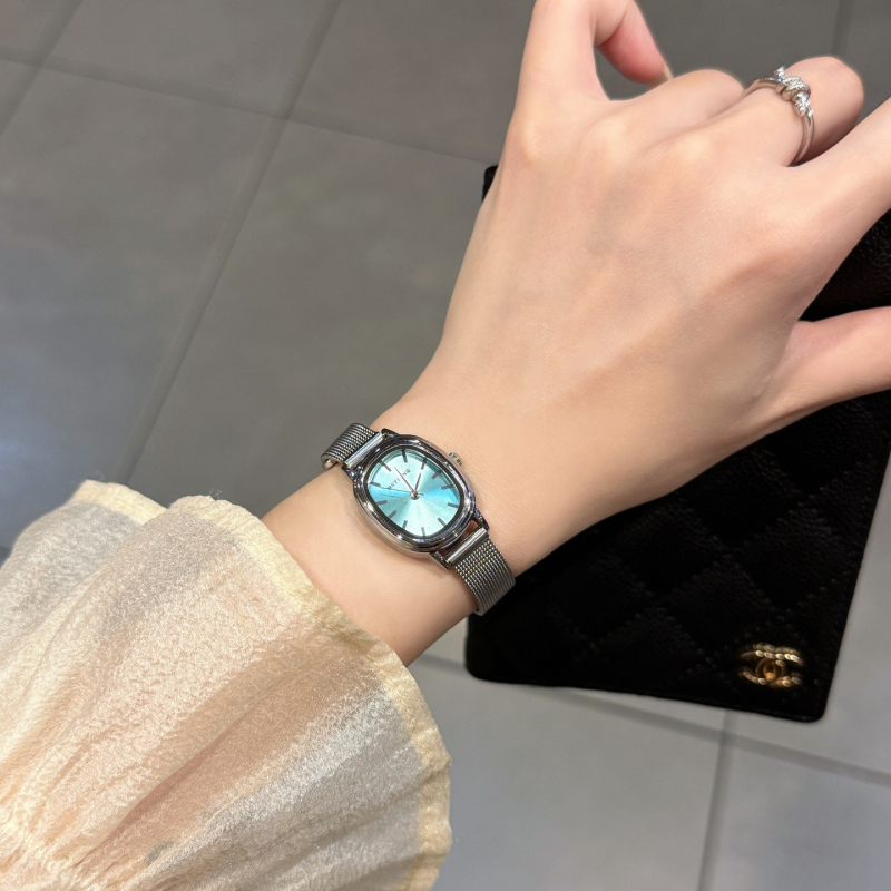 Дамски овален ретро часовник с кварцов механизъм, корпус от сплав, каишка от неръждаема стомана, водоустойчивост до 10 м