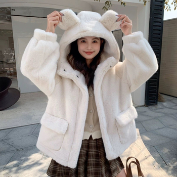 Kiškių kailio paltas, itin trumpas ilgis (≤40 cm), didelis atvartas, princesės rankovės, ruduo 2025