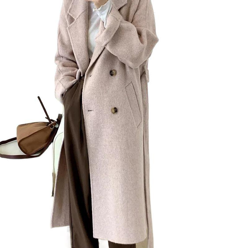 Moterų vilninis paltas, Hepburn stilius, laisvas kirpimas, vidutinio ilgio — Audinys: vilna; Pagrindinis audinys: spandeks 50–70%, poliesteris 30–50%; Stilius: japonų-koreietiškas laisvas stilius; Užsegimas: dvigubų eilių užsegimas; Ilgis: vidutinio ilgio 