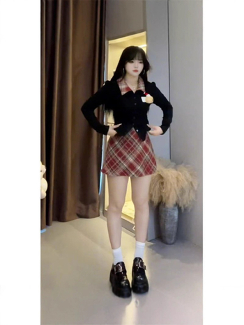 Set costum cu fustă: top polo tricotat 3D cu urs și fustă în carouri, poliester, mâneci lungi, lansare toamnă-iarnă 2025