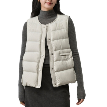 Női pehelymellény nylon anyagból, 86-90% pelyhes tartalom, vadlud pehely, cipzár, laza szabás