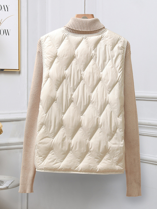 Vesta damă ușoară din nylon cu puf de rață 86–90%, lungime scurtă, fără guler, închidere cu nasturi pe un singur rând, iarnă 2025, stil minimalist japonez-coreean