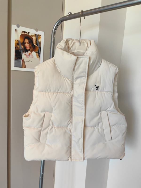 Vesta de damă cu broderie ponei, umplutură din puf și bumbac, culoare solidă, guler înalt, croială Slim, iarnă 2025