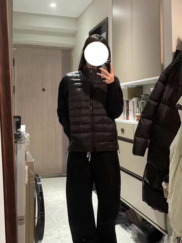 Vesta de puf, croială Slim Fit, 61–65% conținut de puf, puf de rață alb, material din bumbac, guler înalt cu fermoar