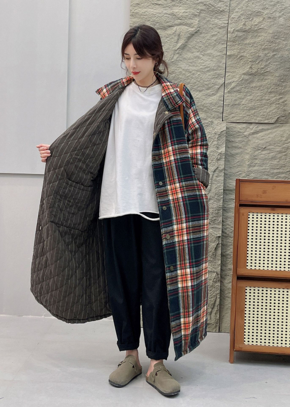 Moteriškas medvilninis palto su languotu raštu, pūkų pildas panašus į šilką, ilgas kirpimas, laisvas siluetas