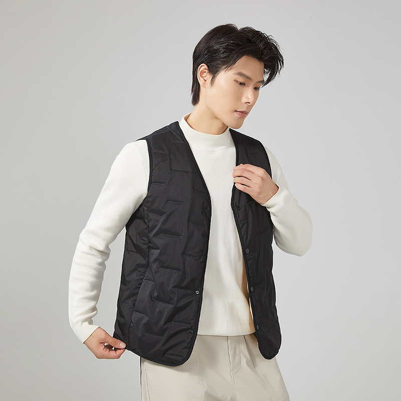 Sieviešu veste ar aitas vilnas pildījumu un poliestera galveno audumu 95%+, V formas kakla atvērums, vidēja garuma, šaurs piegriezums