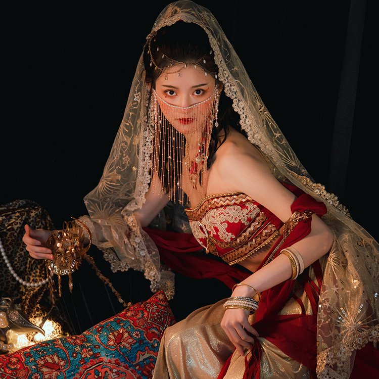 Etno táncos jelmez Dunhuang Apsara ihletésével, fémes selyem szövet, nyomtatás, fő anyag tartalom 95%+, mellékes anyag tartalom 95%+