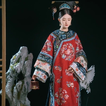 Hanfu nadahnut dinastijom Qing s teškim vezom, dvorski stil; poliester materijal; proces veza; glavni materijal 80-90% poliester; sekundarni materijal 70-80%; jesenska kolekcija 2023