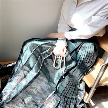Hanfu suknja s pet nabora od wire-cloth, yarn-dyed; glavni sadržaj tkanine 70–80%, sekundarni sadržaj 50–70%