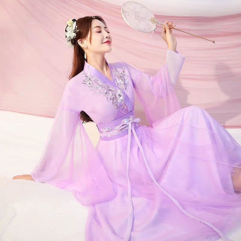 Ženski Hanfu kostim u drevnom stilu, poboljšan, eteričan i elegantan za plesne nastupe — cjelovit komplet s preklopnim ovratnikom i haljinom do struka.
