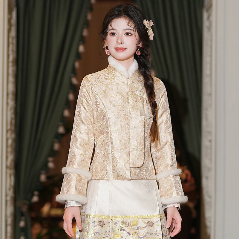 Dva dijelni set: jacquard top s stojećim ovratnikom i disk kopčama, te suknja Horse-face s tkanim zlatnim vlaknom