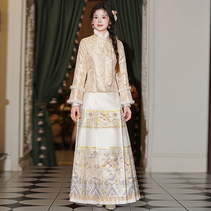 Dva dijelni set: jacquard top s stojećim ovratnikom i disk kopčama, te suknja Horse-face s tkanim zlatnim vlaknom