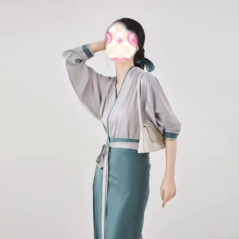 Hanfu komplet sa topom do struka i kružnom suknjom, poboljšani dizajn u stilu Songa, jednodijelni dizajn, rukavci avion-stila, poliester tkanina 70–80%, tisak i bojenje, proljeće 2023