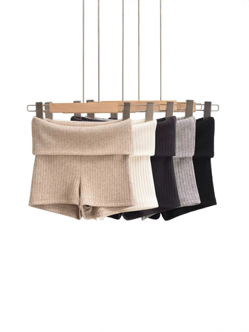 Női ceruza szabású rövidnadrág — elasztikus derék, vékony anyag, hot pants hossz, ősz 2025