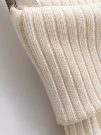 Női ceruza szabású rövidnadrág — elasztikus derék, vékony anyag, hot pants hossz, ősz 2025