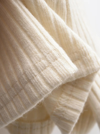 Női ceruza szabású rövidnadrág — elasztikus derék, vékony anyag, hot pants hossz, ősz 2025