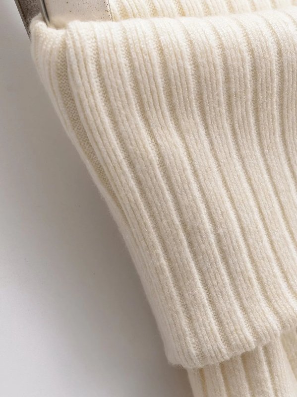 Női ceruza szabású rövidnadrág — elasztikus derék, vékony anyag, hot pants hossz, ősz 2025