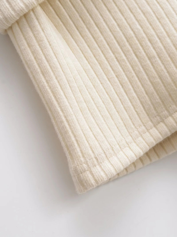 Női ceruza szabású rövidnadrág — elasztikus derék, vékony anyag, hot pants hossz, ősz 2025