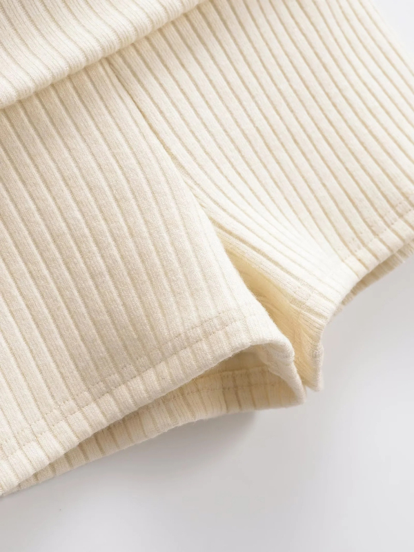 Női ceruza szabású rövidnadrág — elasztikus derék, vékony anyag, hot pants hossz, ősz 2025