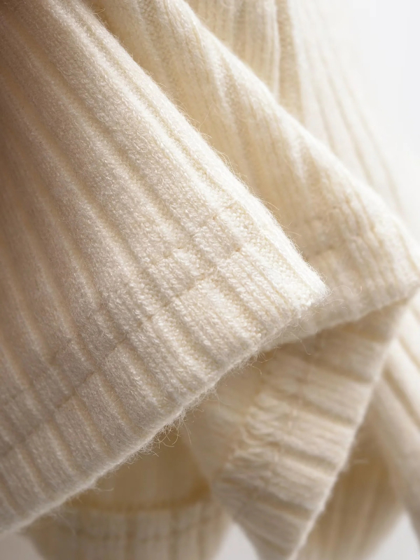 Női ceruza szabású rövidnadrág — elasztikus derék, vékony anyag, hot pants hossz, ősz 2025